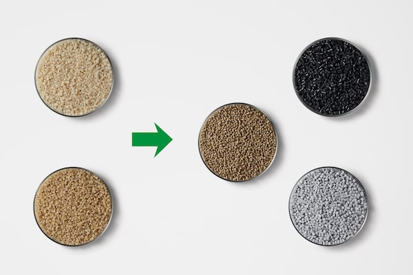 Photos of unpigmented and pigmented pellets